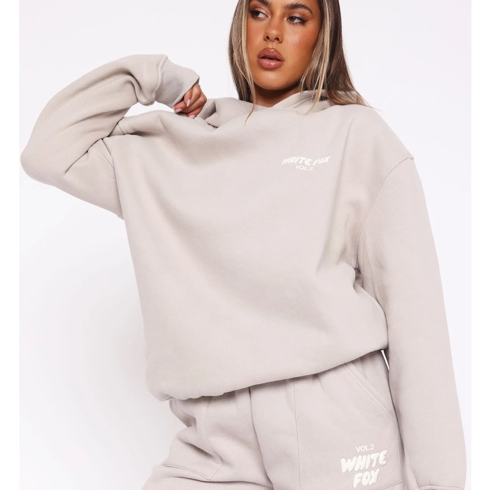 Women's White Fox Sweatshirt Size S/M NWT